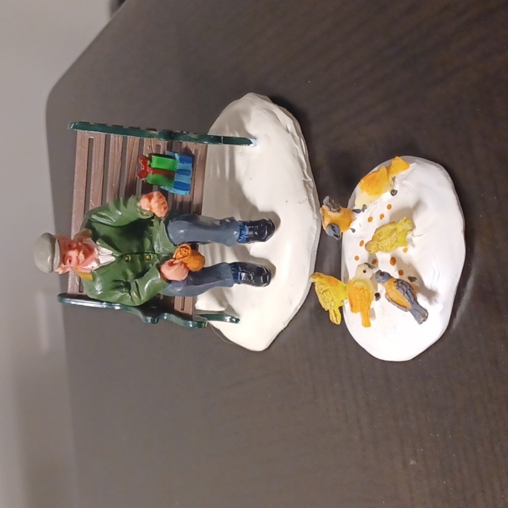 Lemax Feeding Pigeons Christmas Caddington Village 2 Figures Set Birds 42905